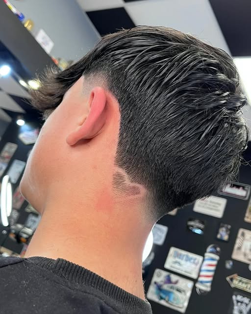 Tapered neckline and precise edge-up by Seven17